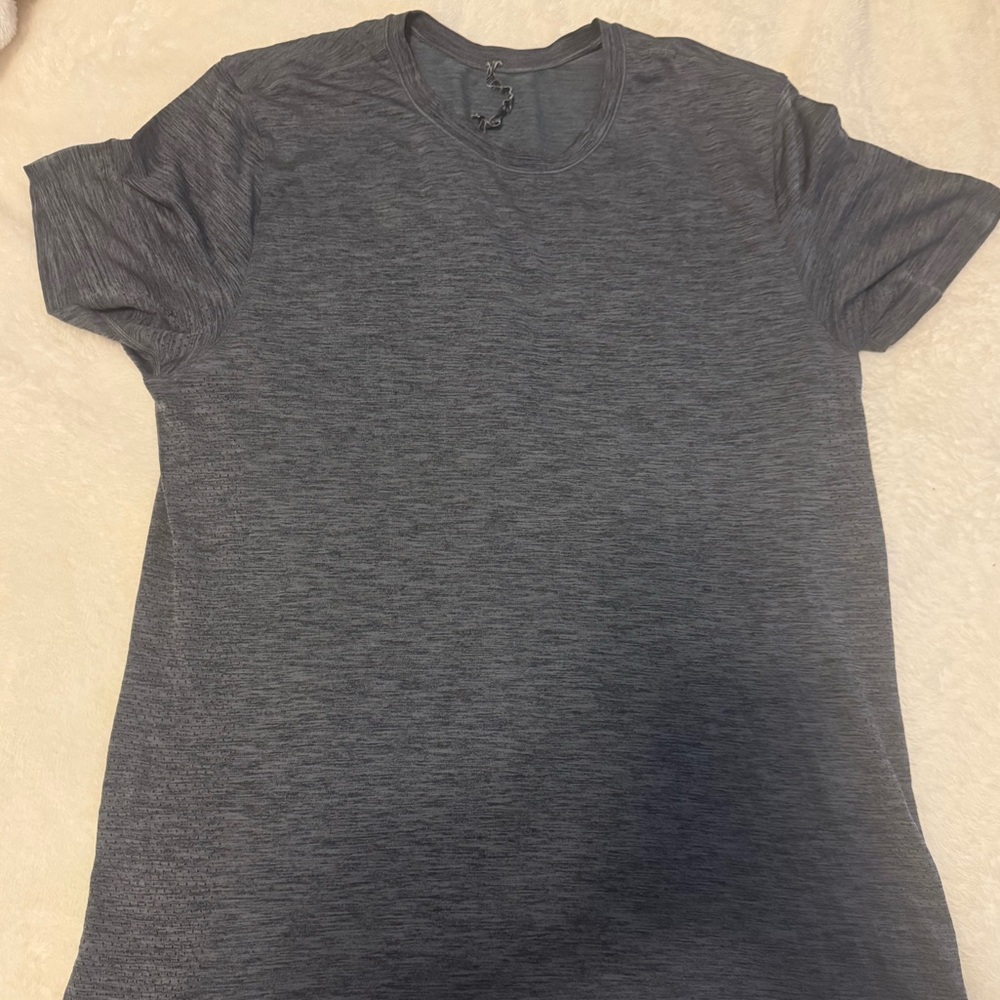 Men’s XL Lululemon Gray Short Sleeve Athletic T-Shirt